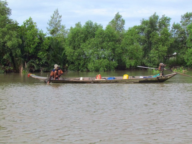 หมายแรก เริ่ม เงียบ ก็ย้ายครับ  :grin:

แล่นเรือผ่าน เห็นประมงท้องถิ่น  กำลังเช็ค เบ็ดราว    เห็นเ