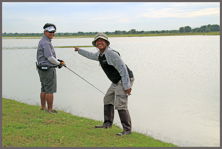 น้าหนู ไปเดินกบเล่นมุมประจำของเจ้าช่อนทั้งหลาย แต่ก็มิวายมาซ้ำตรงหม่องนี้

น้าโม่ง "เมริงมาตีแถวน