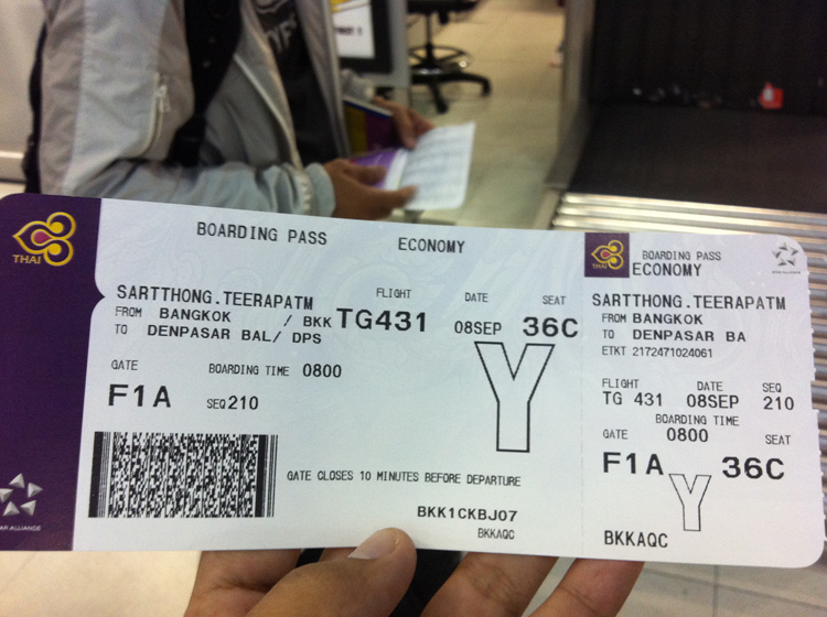 ตั๋วที่เราเดินทาง เราเดินทางโดย สายการบินไทย

บินไปลงที่เด็นปาซา บาหลี ตามหน้าตั๋วเลยครับ  :grin: