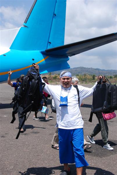 - เย้.........ผมมาถึงหมู่เกาะโคโมโดแล้ว......
- นี่สนามบิน Labuan Bajo อยู่บนเกาะ Flores ครับ :love