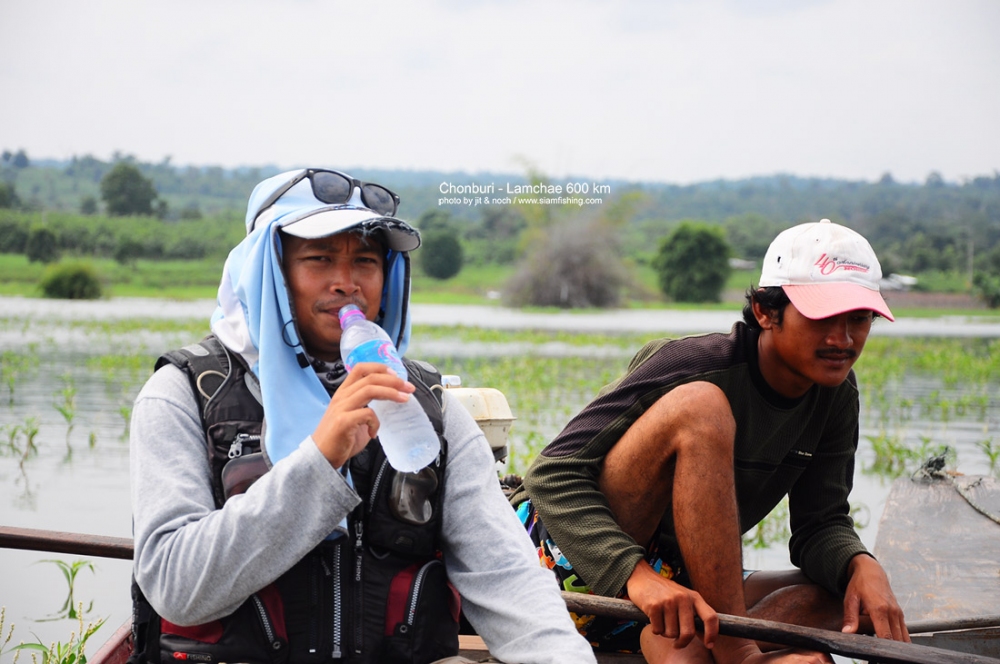 กัดผิดกัดหลุดไปหลายที  พักกินน้ำก่อน นะพี่จิตร :grin: :laughing: :grin: