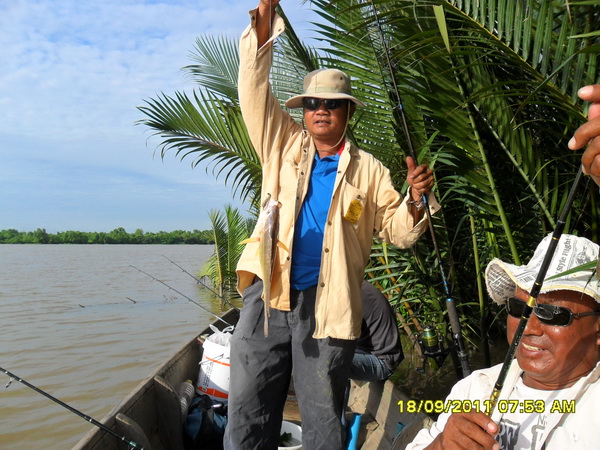 พี่ตู่ครับแฮงเกอร์ครับ..........พี่ทองจันได้หางกิ่วแล้วครับ :grin: