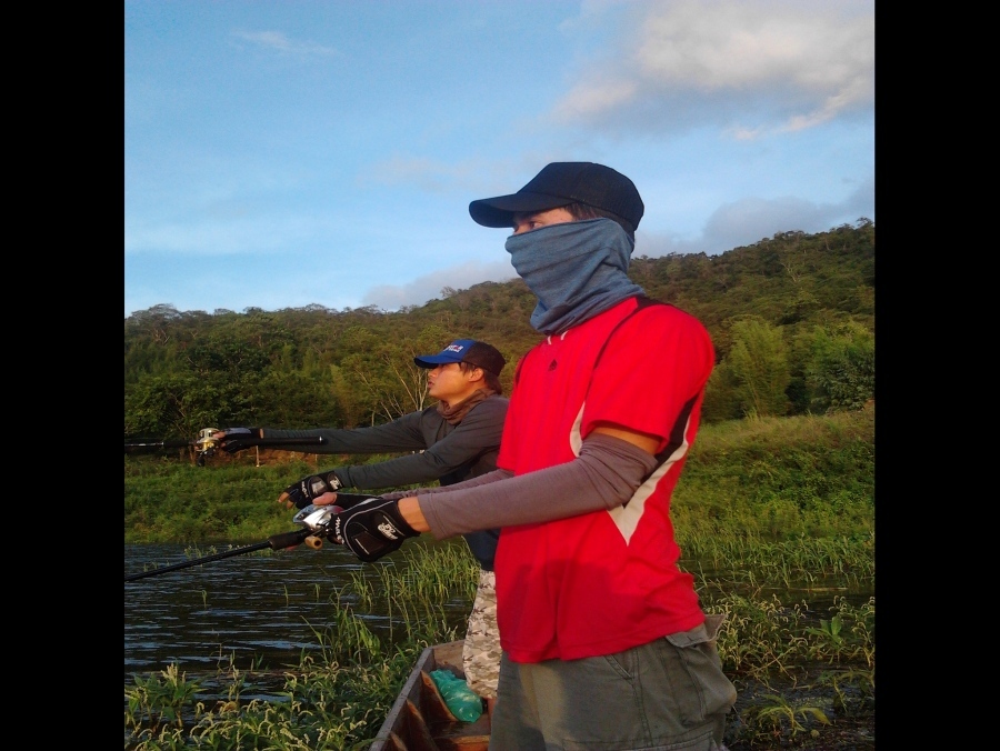 ทีนี้จอดเรืออยู่กับที่แล้วระดมตีเลยเพราะกระสูบขึ้น