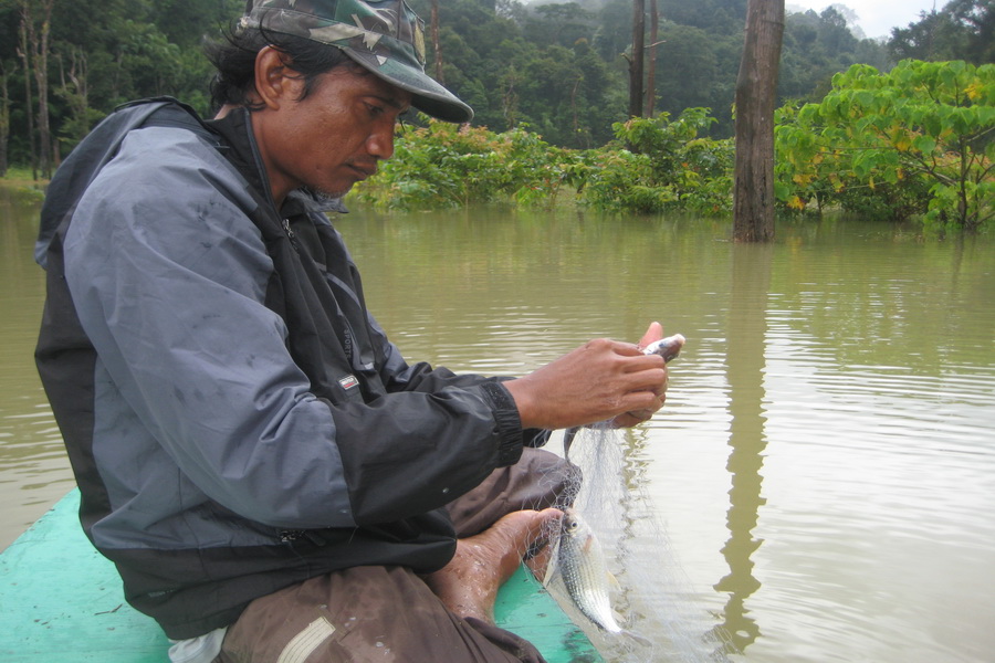นี่ครับพี่สมชายเพื่อนผม แผนกหาปลาเหยื่อ