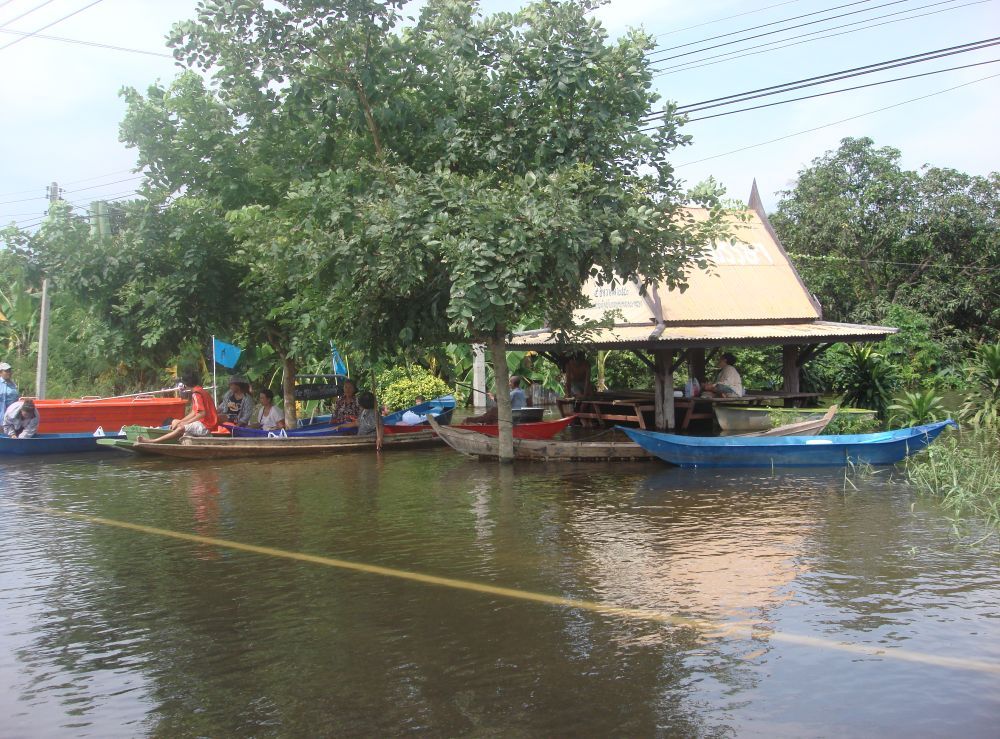 สิ่งที่ช่วยได้ตอนนี้คือแรงศรัทธาจากคนไทย ที่ชาวบ้านทุกคนต่างรออยู่คือสิ่งที่มาช่วยเหลือกัน