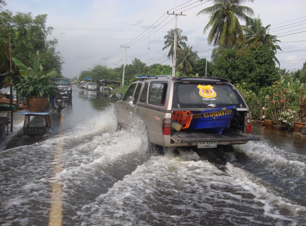 สายธารน้ำใจที่ทุกคนเข้ามาช่วยเหลือกัน