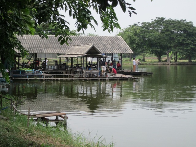 ในอยุธยามีบ่อปลาที่ใหนน้ำท่วมบ้างครัย