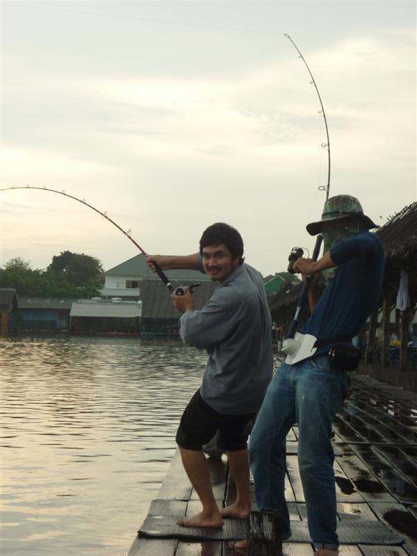 ตัวก็ไม่ได้ใหญ่หรอกแต่มันลากไปตั้งไกล โน่นจะไปมุมบ้านปลาตะเพียนแล้ว  :laughing: