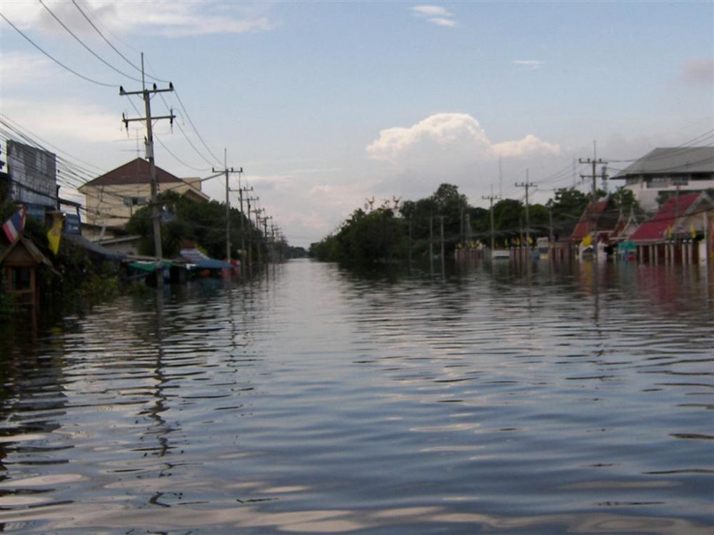 สภาพถนนที่มีแต่น้ำ :cry:
