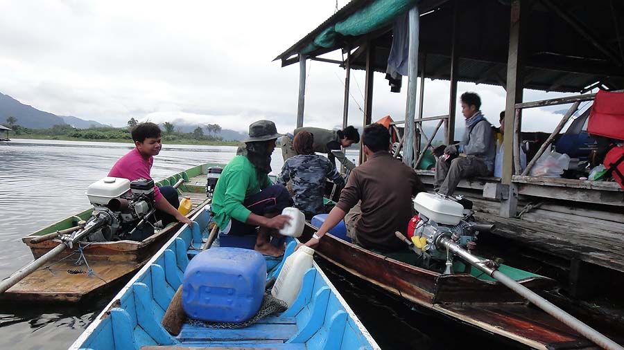 
 เรือมาพร้อมแล้ว........... :cheer:

สำหรับเช้านี้............... :cheer:

 :cheer: :cheer: :c