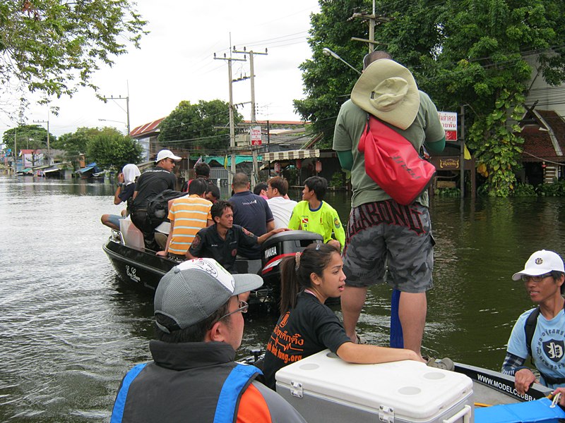 มารับ เพื่อนๆ ที่อยู่ที่ครัว ที่เรามาทำอาหาร กลับกันด้วย