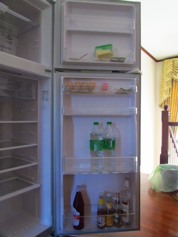 ขึ้นบนบ้าน ตรวจตราข้าวของ (ทรัพย์สิน)  :grin:

ตู้เย็น ต้องเปิดประตูเอาไว้ ตอนออกจากบ้าน และต้องเอ