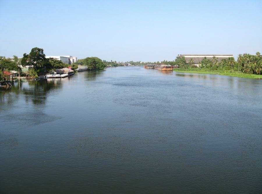 แม่น้ำท่าจีนที่ไหลมาจากนครชัยศรี  ไหลไปสามพาน :grin: