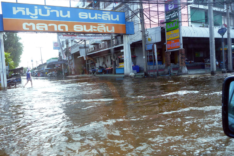 11:38 น. วันนี้ ตลาด ธนะสิน   :sick: