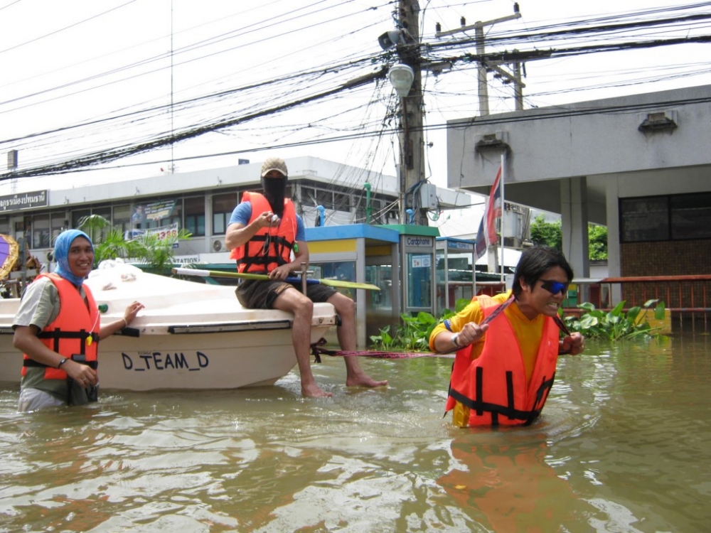 ในตัวเมือง...เดินล่นชมทิวทัศน์..ของเมือง.ประทุมครับ :grin: