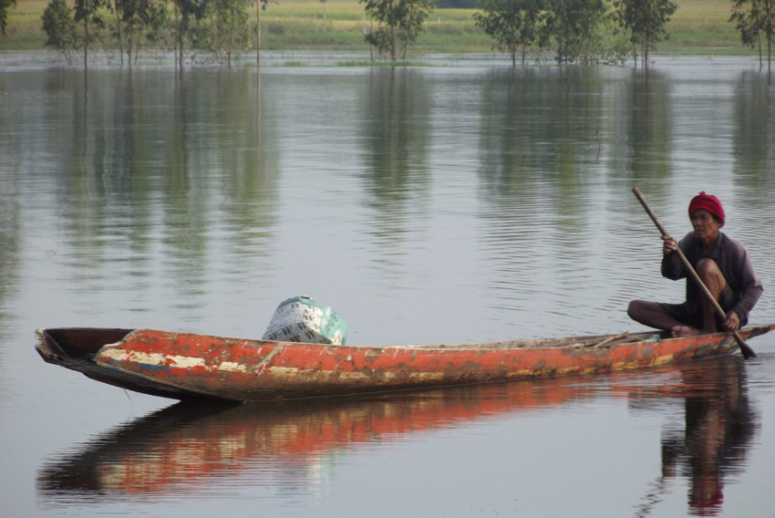 เรือใส่ตาข่ายครับ ปลาเยอะมาก ๆ ติดข่ายดี  :cheer: :cheer: :cheer: :cheer: :cheer: