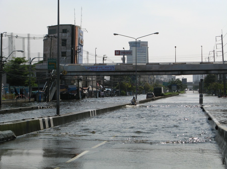 ข้ามแยกลงสะพานไปเกษตรครับ