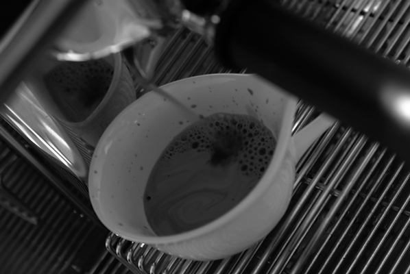 ต่อมาก็กาแฟครับ กดexpressoมา1shotใส่ถ้วยขนาดกลางครับ :grin: