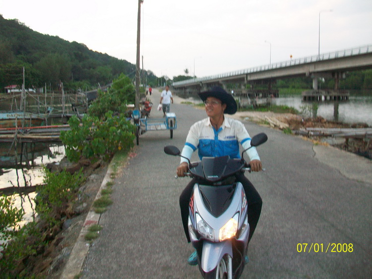   
 เจอเฮียหน่องมาทำไฟเรือ ทักทายกัน ตุ้มลมจัดนะครับ  ครับผมไม่ไหวแล้วจะออกหูแล้ว ( ขี้หูนะ) :cheer