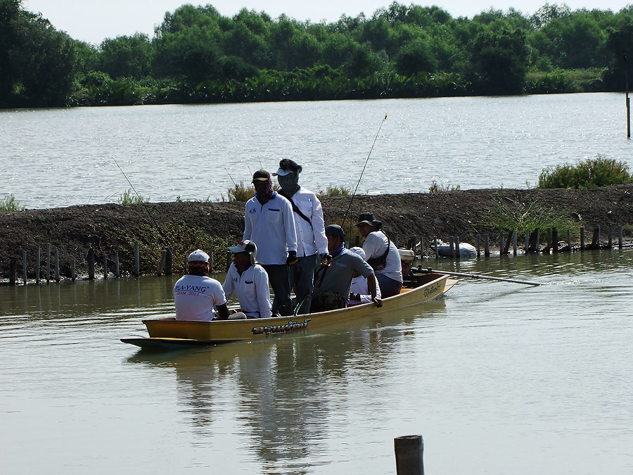 [b]พวกที่นั่งเรือมา กำลังจะเทียบฝั่งแล้วครับ จะมีผลงานมาฝากมั่งป่าวน๊อ อิอิ[/b]
:grin: :grin: :grin