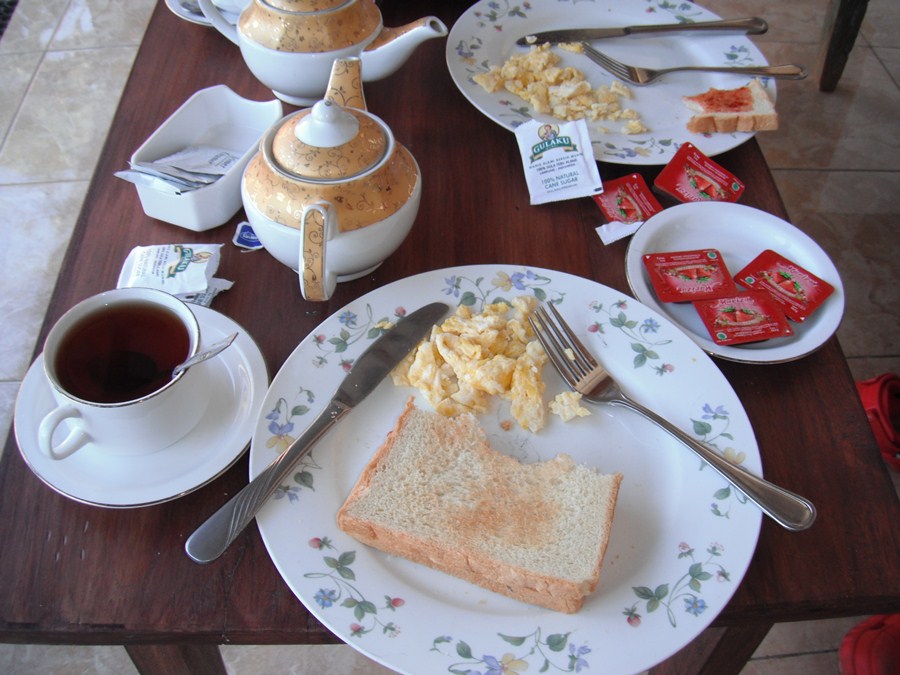 ต่อวันที่ 4 กันครับ  ทานอาหารเช้าที่พักก่อน  เปลี่ยนจาก Nasi Koreng(ข้าวผัดแบบอินโด) เป็นแบบตะวันตกบ