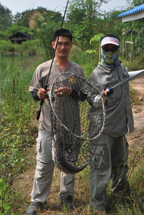 พี่โอ๋คลองครุ และ ปิ๊ก kk fishing  

น้องปิ๊กคนนี้ นอกจากโอ 2005 ที่ครบเครื่องเรื่องตกปลา ที่ผมเคย