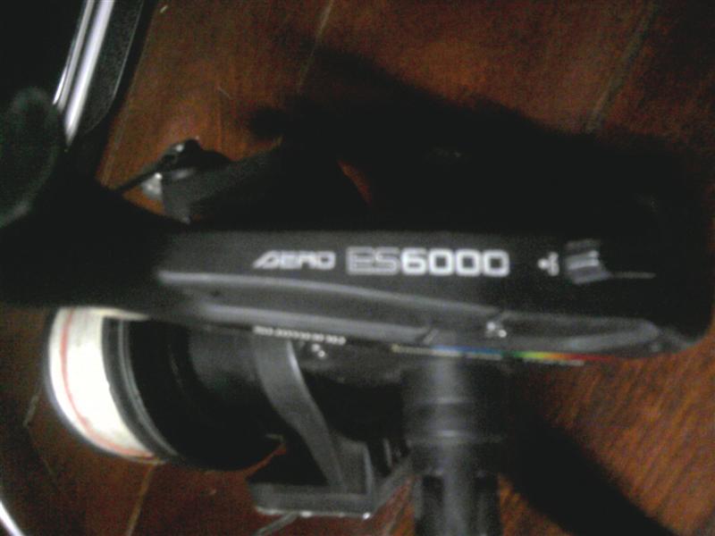 ตัวหนังสือที่เห็นเขียนว่า AERO ES 6000