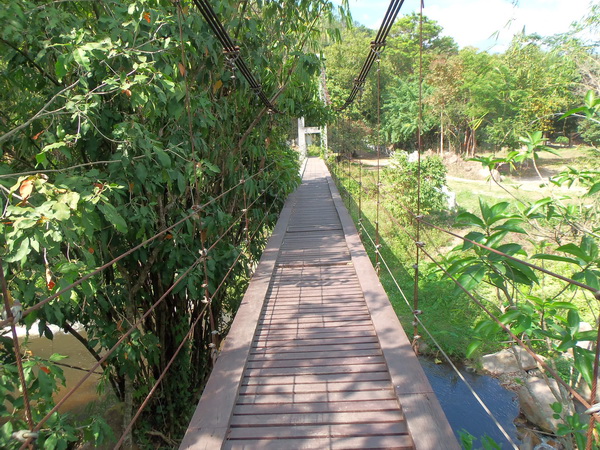 สะพานไปบ่อน้ำพุร้อนคับ