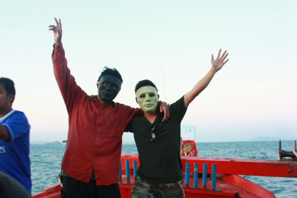 ป.ปู และ  จ.โจ๊ก  เอาหน้ากาก  The mask  ของไต๋เรืองมาใส่ ซะงั่นอะ   :laughing: :laughing: