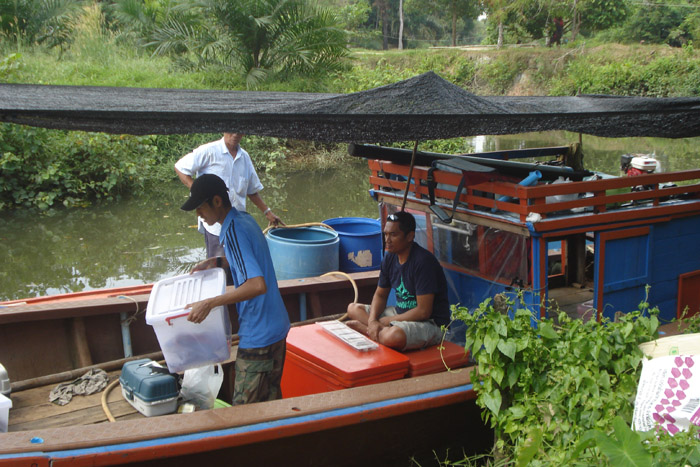 ไปกับเรือไต๋ปอง ราชกรูด  อีกแล้วครับท่าน  :smile: