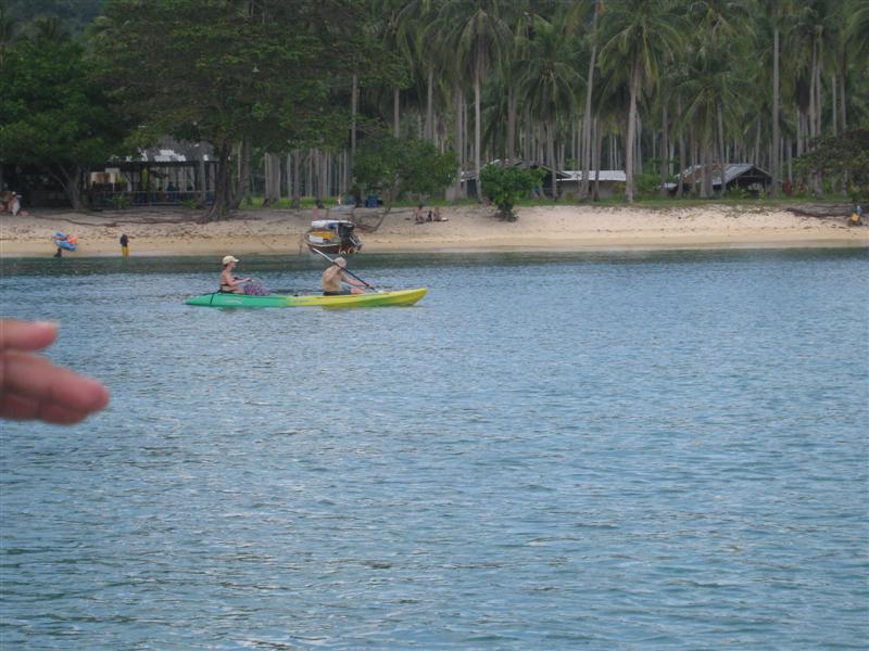 ที่หาดพอมีคนสงสัยมีรีสอร์ทแน่ :grin: