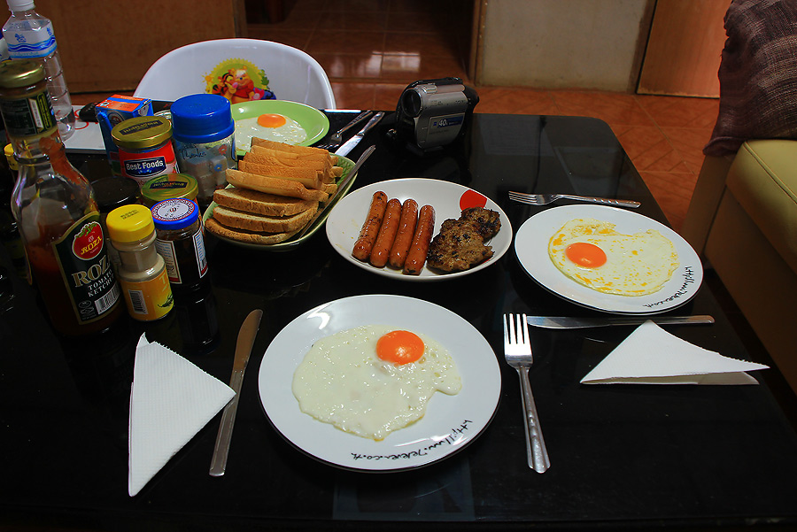  [b]+++มาถึงน้าเอก้อเตรียม..อาหารเช้าไว้พร้อมแระ....น่ากินมะ[/b] :umh: :umh: :umh: