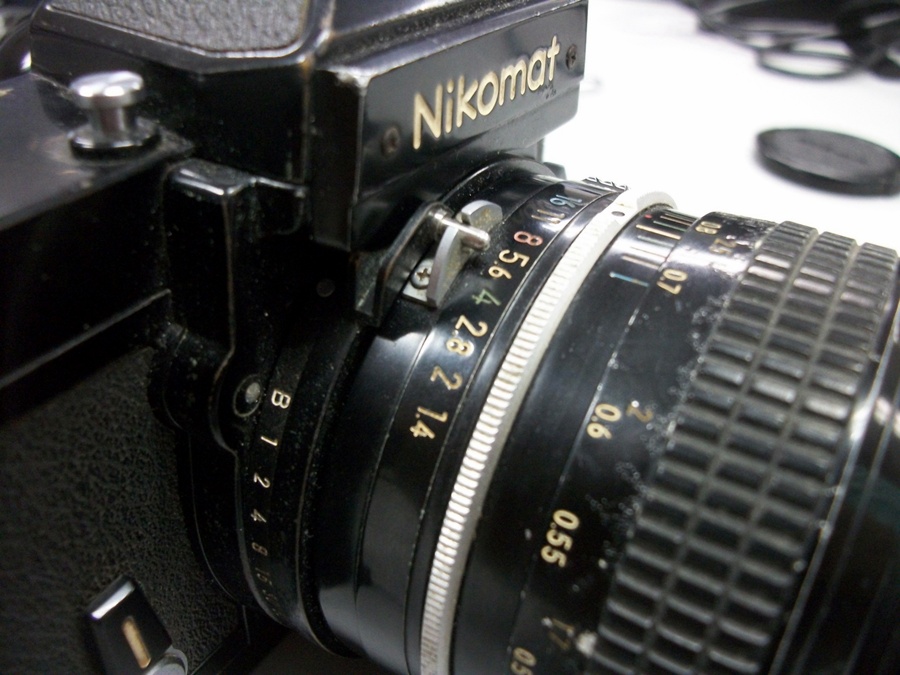 เลนส์ 50mm. f1.4 ตัวนี้ถือได้ว่าเป็นสุดยอดของการถ่ายภาพบุคคลในยุดนั้นเลยครับ

ภาพที่ได้ เด้งมาก ๆ 