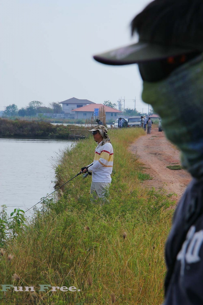 

อาจารยศาโรจนหลงมาให้เชือดซะงั้นมาสายยังหาหน้าปลาไม่เจอใครหลอกจารยมาเนีย        :laughing: