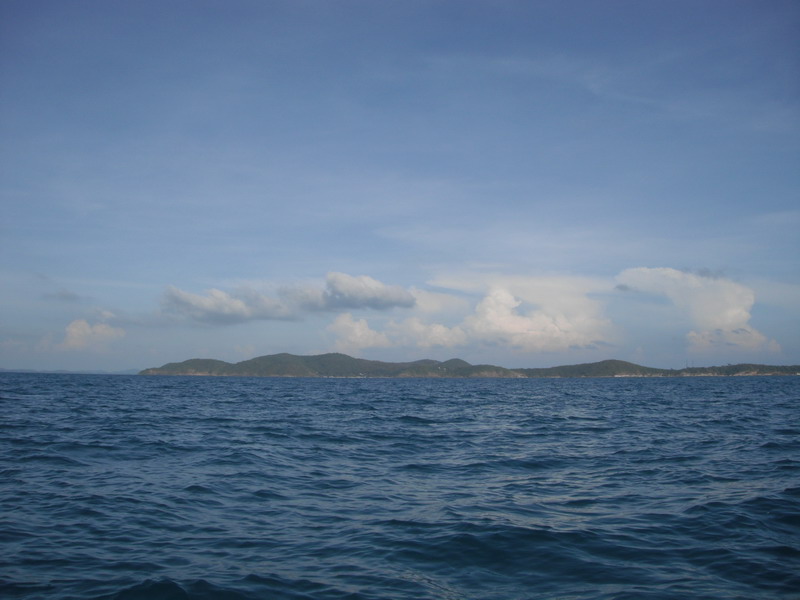 มุมนี้  ต้องถ่ายทุกครั้งครับ    เกาะเสม็ด  

ผมเห็นบ่อย  แต่เคยได้เหยียบพื้นดินเกาะเสม็ด เพียง  1 