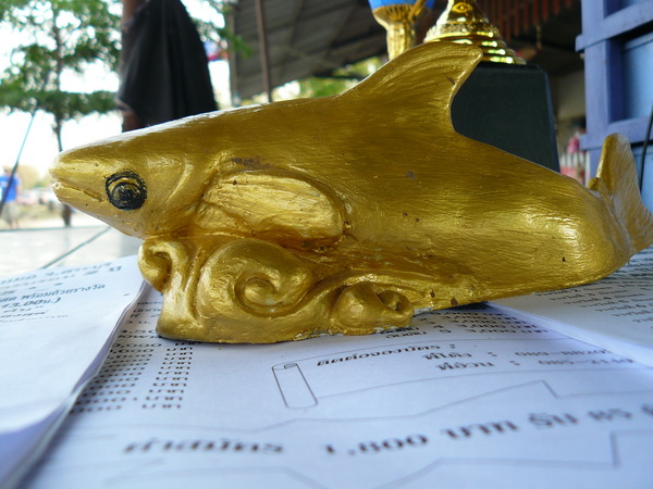 ปิดกันด้วยภาพนี้นะครับสำหรับแมตช์ตรุษจีนนี้...ปีมังกรทอง แต่เป้นบ่อตกปลาเลยเอาปลาทองปลานำโชคมาแทนละก