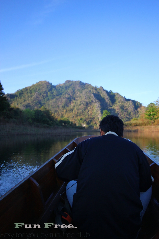 


ส่วนผมวันนี้ลงเรือ กับ ไอ้ ชิ ครับ เพื่อนใหม่ เมื่อคืนโดนตาโก้รับน้องไปประสาทเสียหมดแล้วมั้ง
