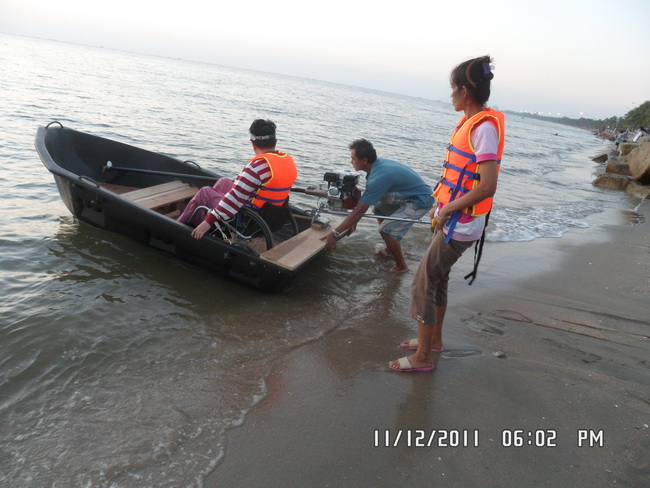 ทีนี้ เรือ ก้อจะได้ไปในที่ที่อยากไปแล้วครับ   :love: :love: :love:


เหตุผลที่ต้องทำเทลเลอร์  สืบ