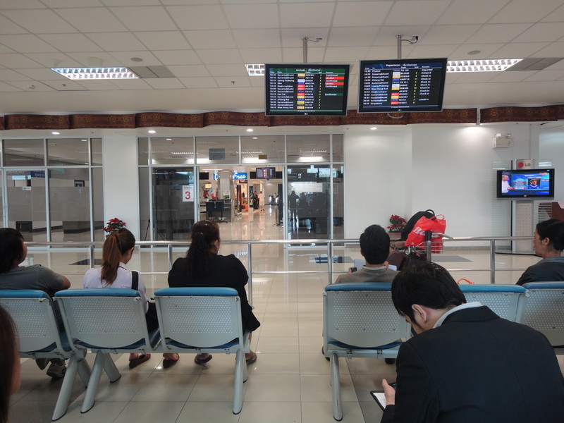 หลังจากได้ข้อสรุปจาก email 
เพื่อนใหม่จากอีกซีกโลก ก็พร้อมเดินทางมาตามนัดหมาย ณ. chiang mai Airport