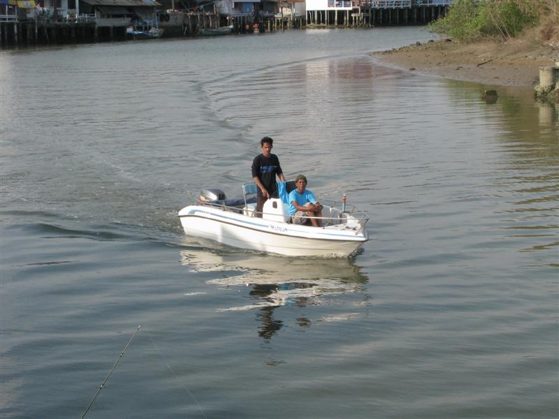 speed boat  ก็มาครับ  :laughing:  :laughing: