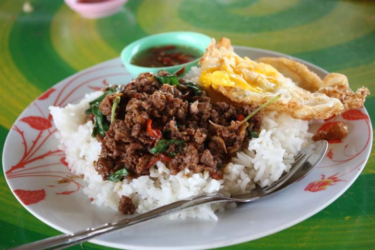 กะเพราเนื้อไข่ดาว

 :umh: :umh: :umh: