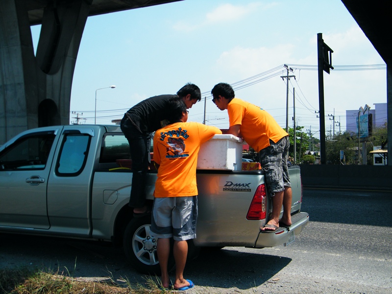 อ้าวๆ สมาชิกอีกคันเขาแวะทำไรกันวุ้ย  
==================================
หวัดดีครับน้า fishingjoke