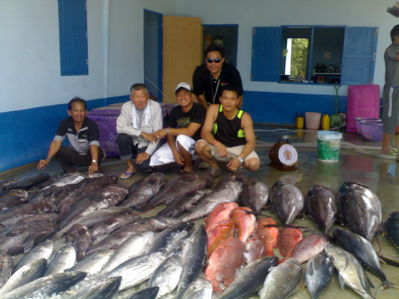 ลากันด้วยภาพนี้ครับ กับสมาชิก 6 ท่านครับ  
ขอ ขอบคุณ เวบ siamfishing.com บ้านหลังนี้  
และเพื่อนมา