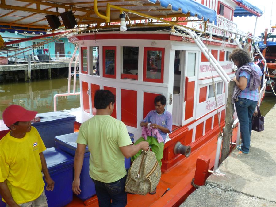 มาถึงเรือแล้ว เรือไต๋ดอย น้ำเชี่ยวตราด