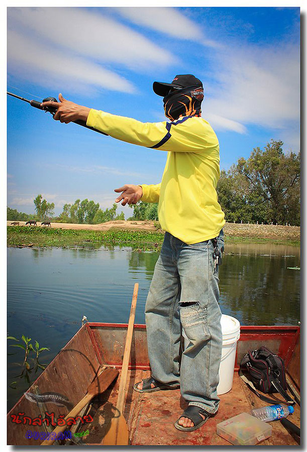 เก็บภาพตอนลงเรือกันเลยครับ เรือที่ให้ทำเองครับ ปัจจุบัน มี 3 ลำแล้ว  :laughing: