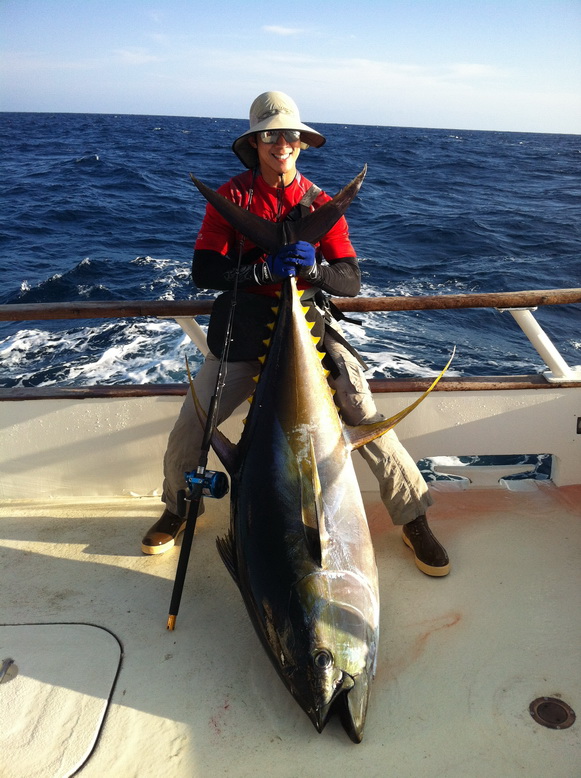 tuna 240 lb  คัน Black rock  PE 3-6 ครับ by jai 7Seas