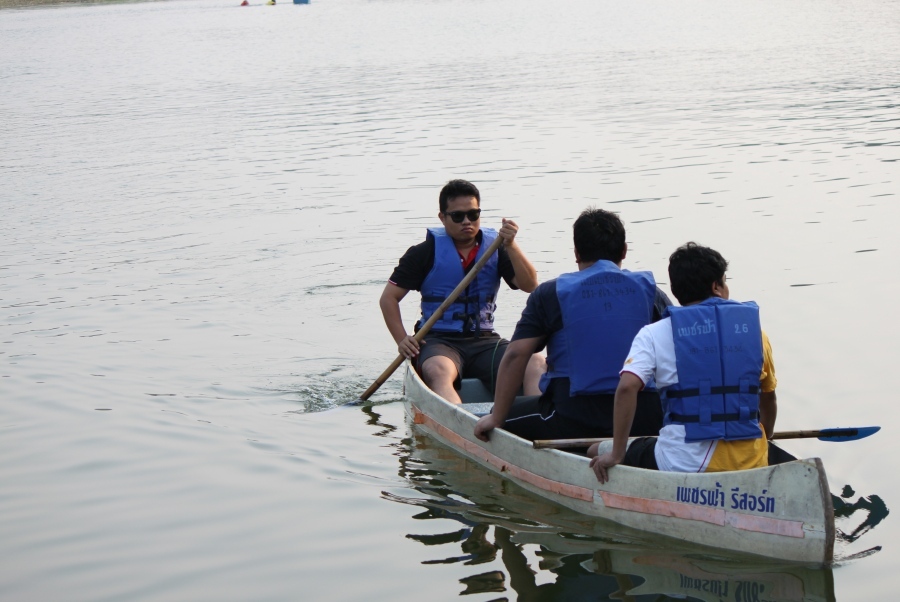 พายเรือเล่นดีกว่า อากาศกำลังดี
