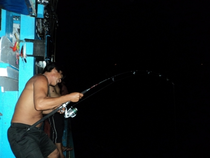 พี่ชา โดนมั่ง เย่อกันรอบลำเรือ ไม่ค่อยมีใครจับกล้องเลย :wall: :wall: