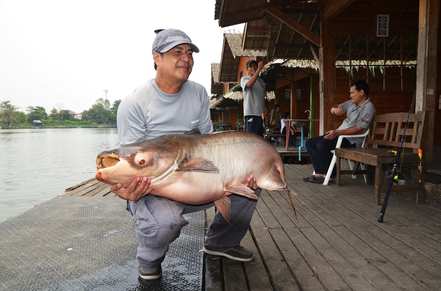 อุ้มอีกรูปนะ..ไหนๆก็ลงทุนเปื้อนแล้ว  :laughing: