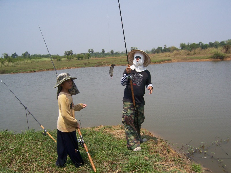 เอาหัวปลาดุกไปกินแล้วครับกัดไม่โดนตัวเบ็ด